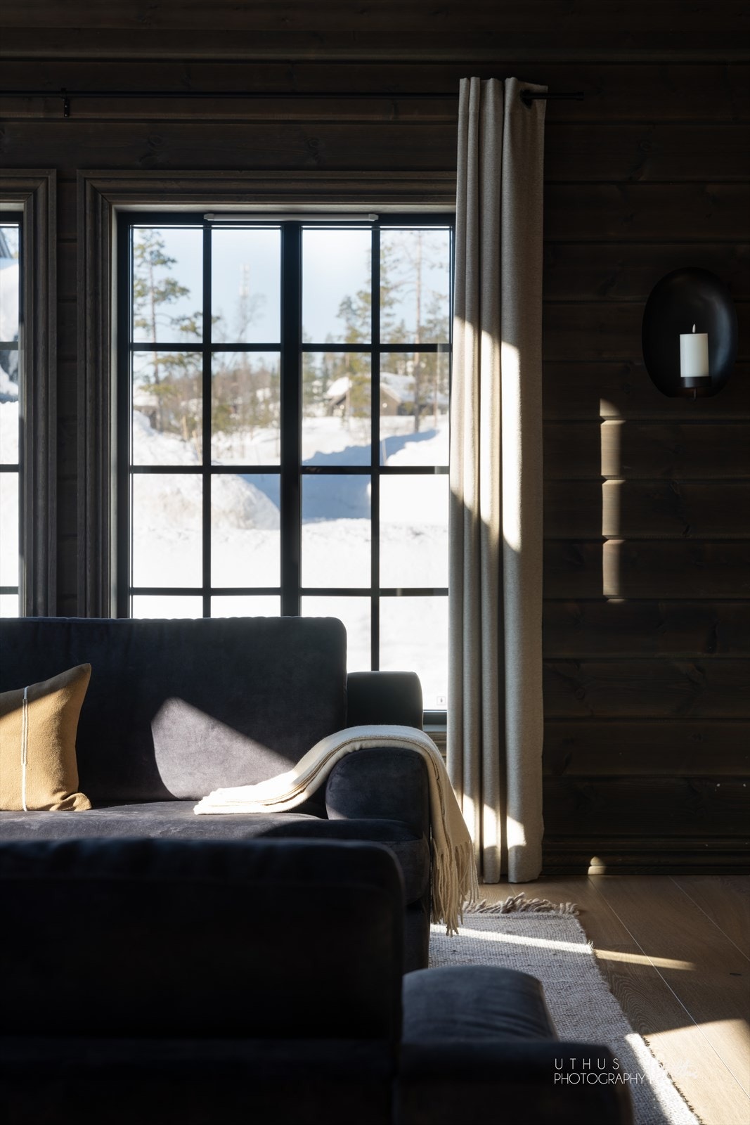 Harmonisk sammensetning mellom den moderne og tradisjonelle hyttestilen Galleribilde