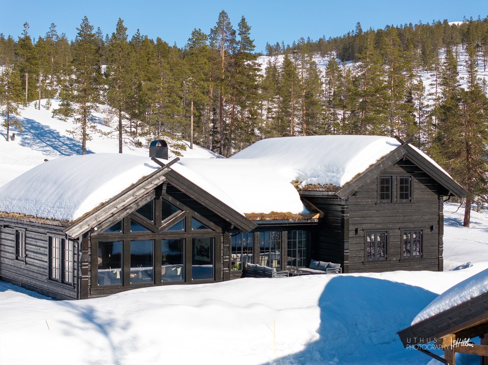 Hytta fra Eikåshytter med Torvtak er nesten helt ny og holder en gjennomgående høy og eksklusiv standard Galleribilde