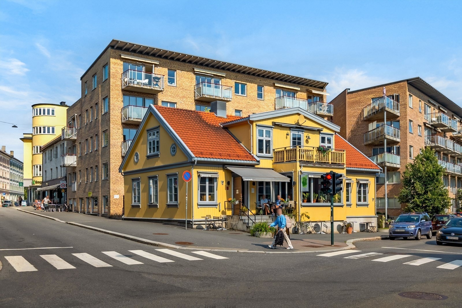 For en hyggelig lunsj eller middag ute, finnes det en rekke populære kaféer og restauranter i nærheten, blant annet Sagene Lunsjbar, Villa Paradiso Tivoli og Mat & Mer. Galleribilde