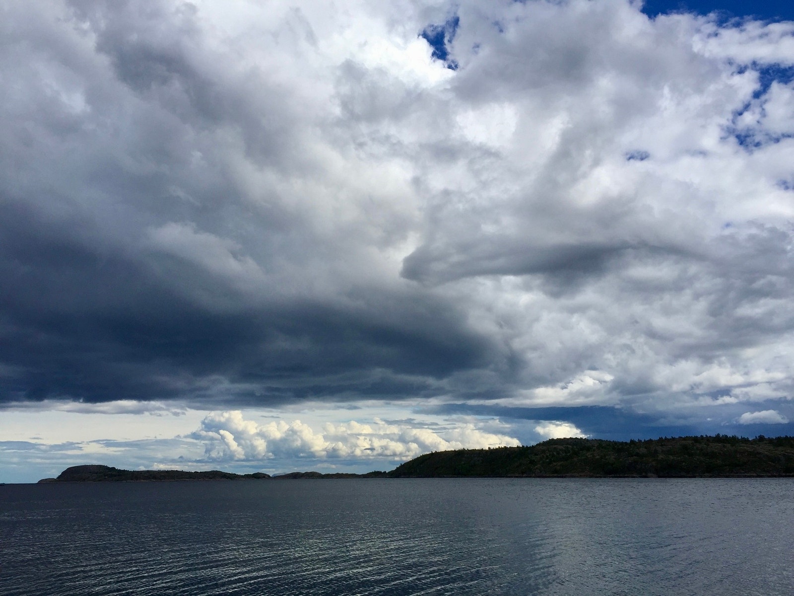 Bilde tatt fra flytebrygga - ypperlig plass for fisking og bading Galleribilde