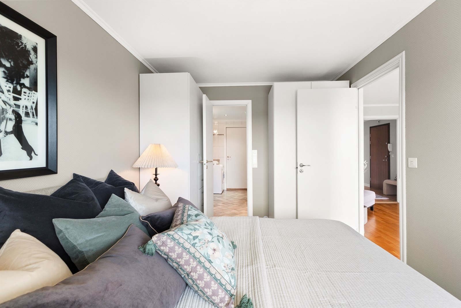 Soverom med direkte tilgang til bad. Galleribilde