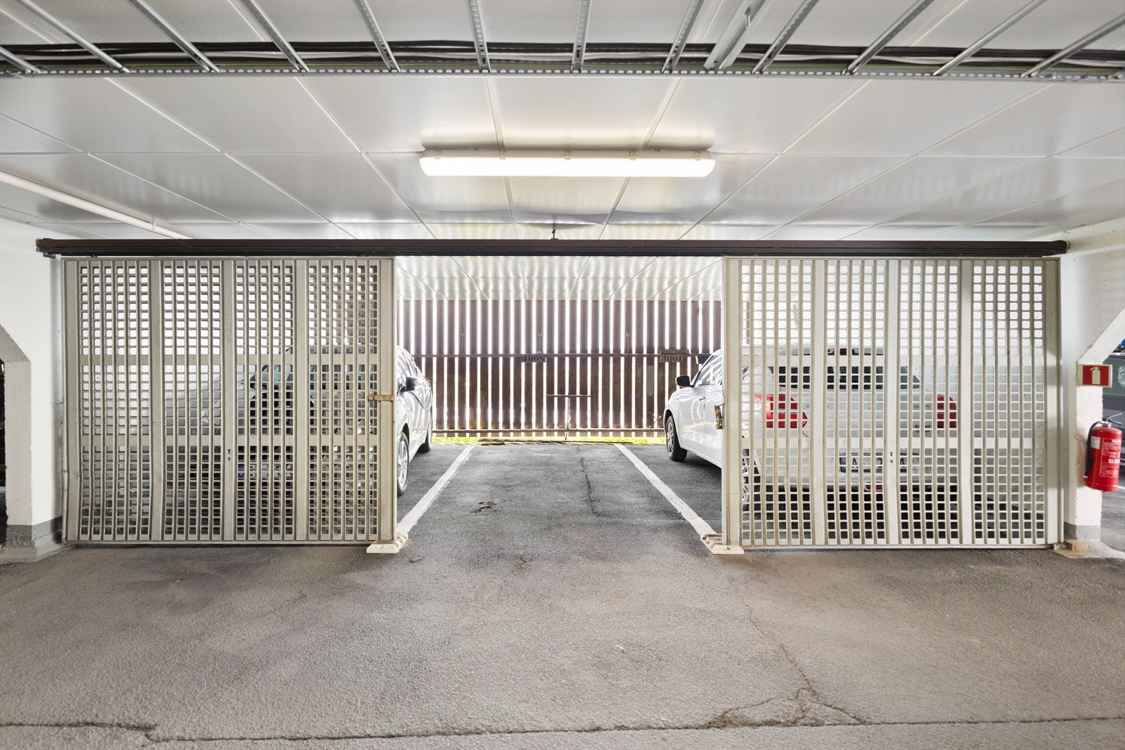 Leiligheten disponerer egen garasjeplass i garasjeanlegget under bygget. Galleribilde