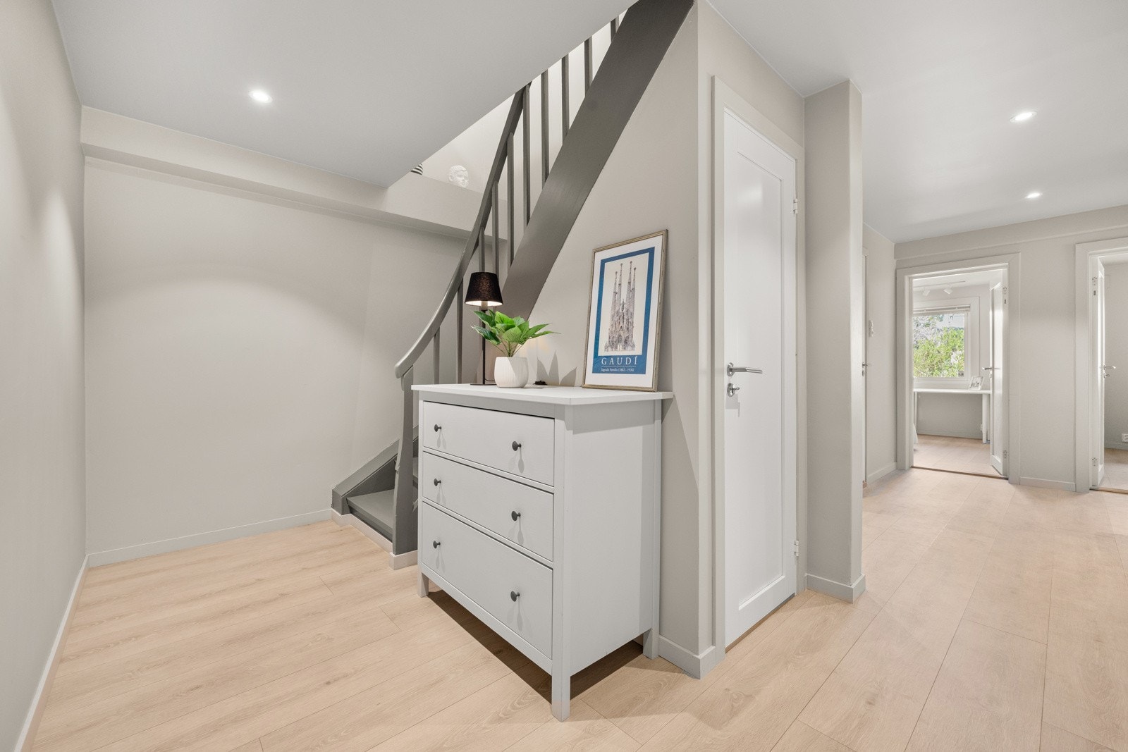 Gang i u.etasje. Galleribilde