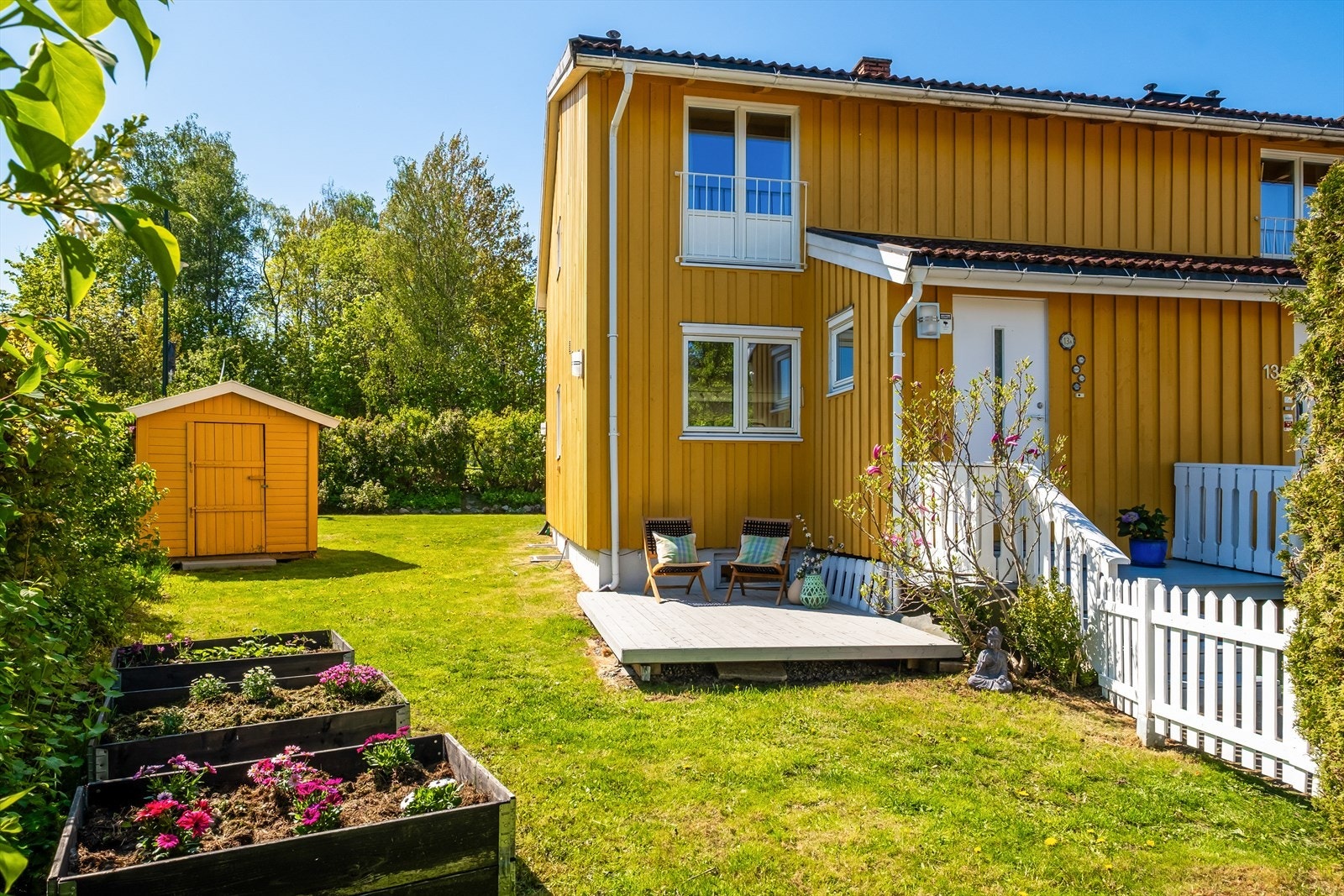 For den hageglade er det tre romslige plantekassene klare for egen kjøkkenhage, i tillegg til en praktisk urtekasse - perfekt for deg som drømmer om ferske smaker rett fra egen hage. Galleribilde