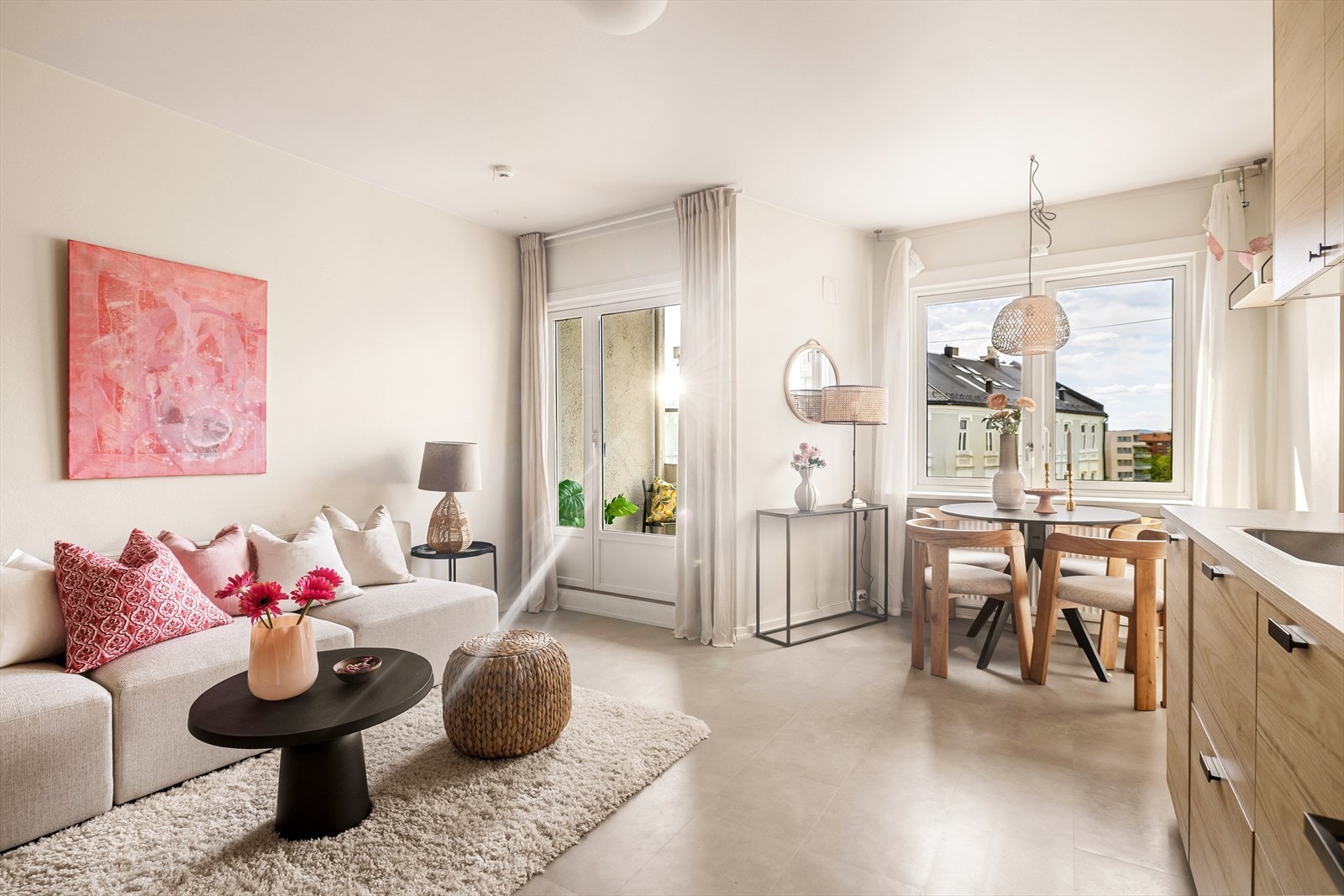 Leiligheten ligger i 4. etasje og inneholder entré, kjøkken, stue, bad og soverom. Galleribilde