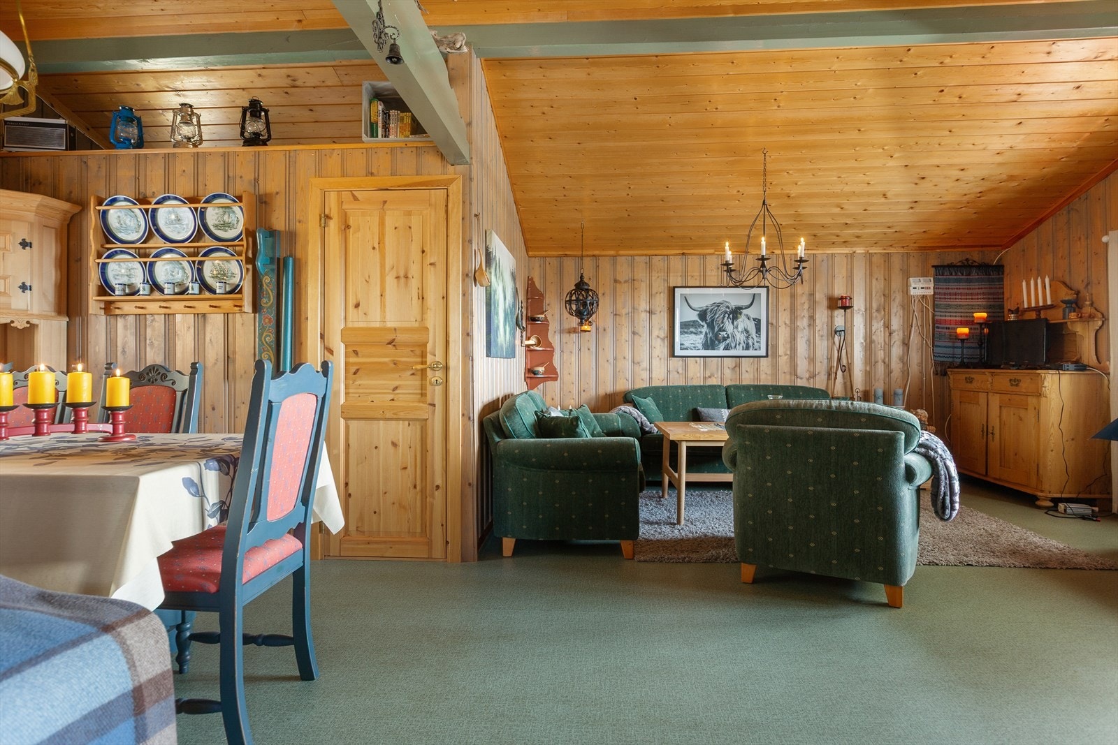 Takhøyden gir en god og luftig romfølelse. Galleribilde