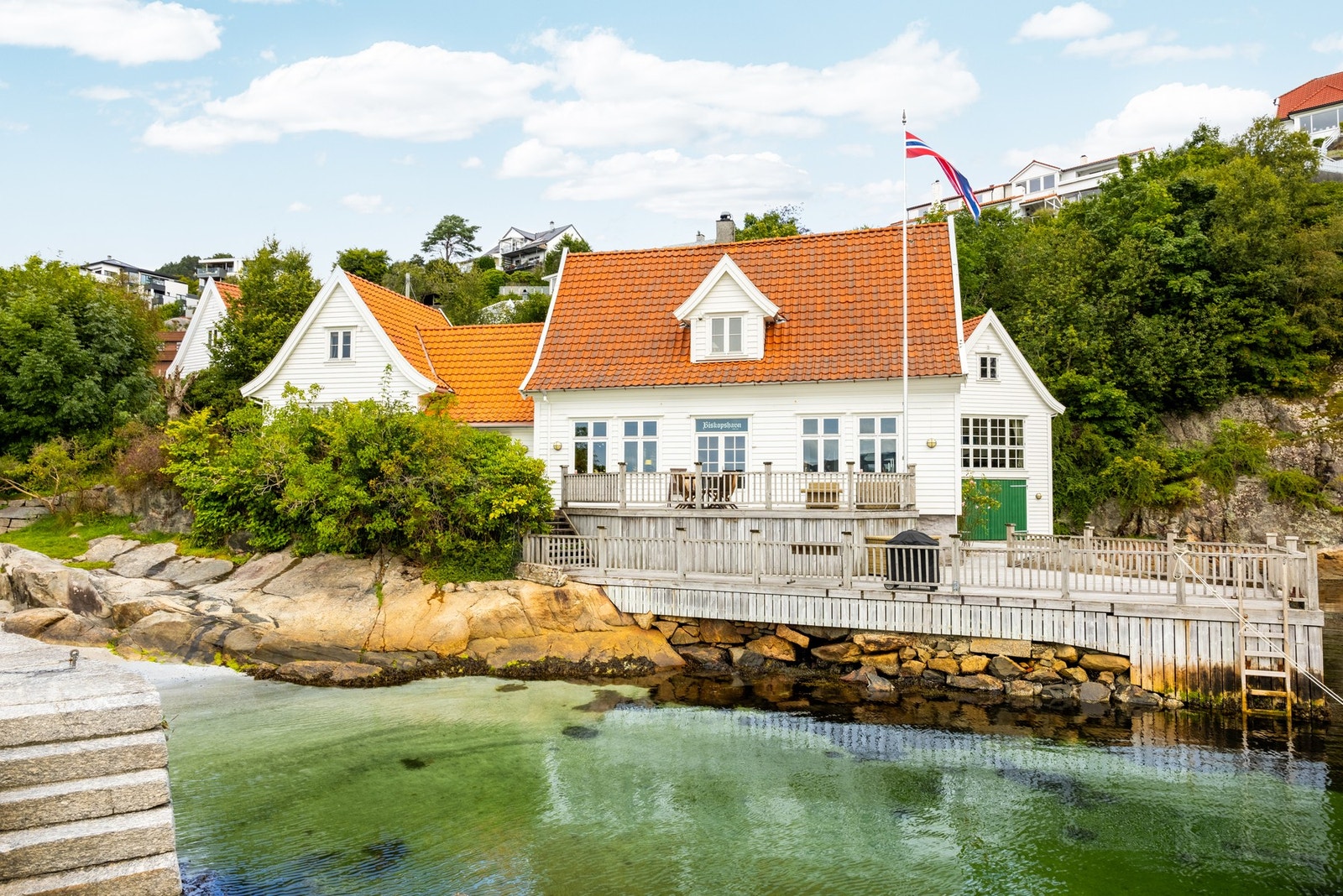 Biskopshavn. Historisk plass med fine bademuligheter. Galleribilde