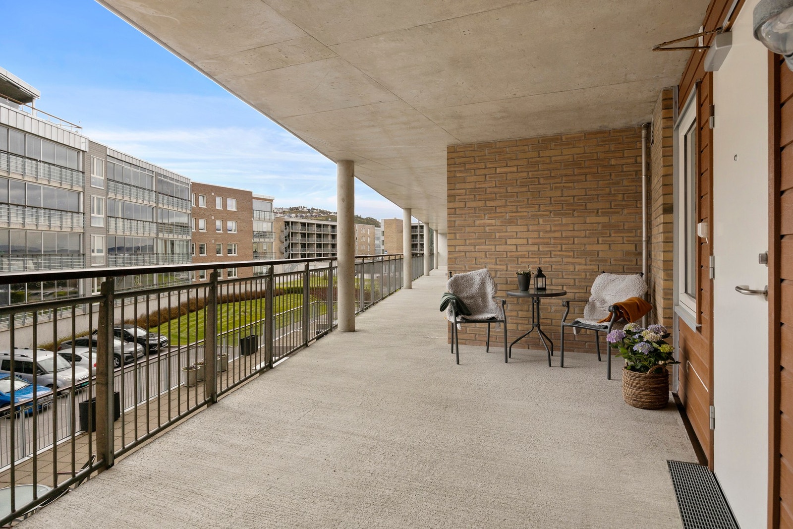 Inngangsparti fra svalgang. Galleribilde