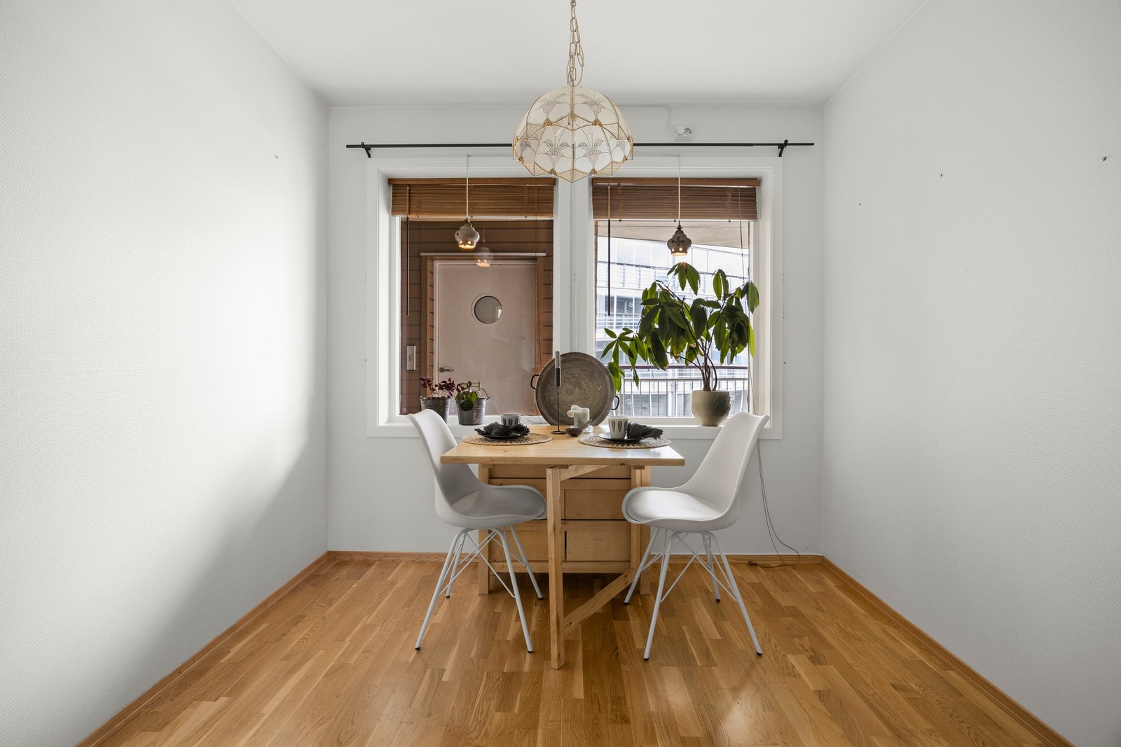 Det er også god plass til spisebord innerst på kjøkkenet! Galleribilde