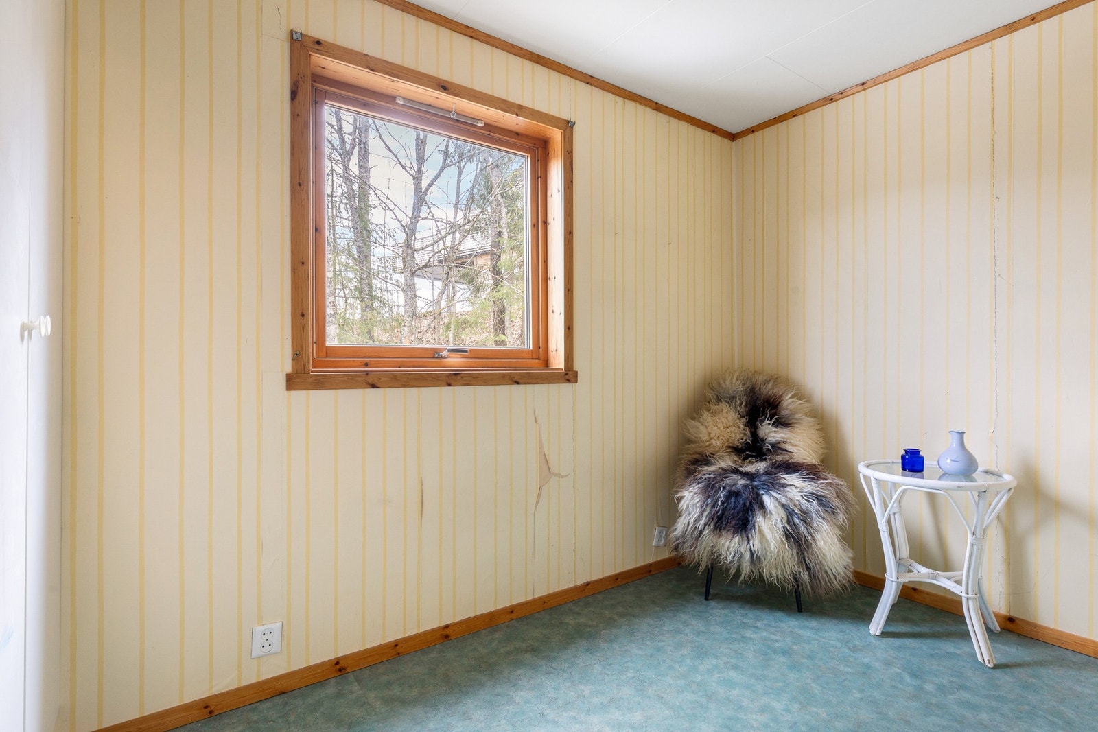 Alle soverommene får godt med naturlig lys inn fra store vindusflater Galleribilde