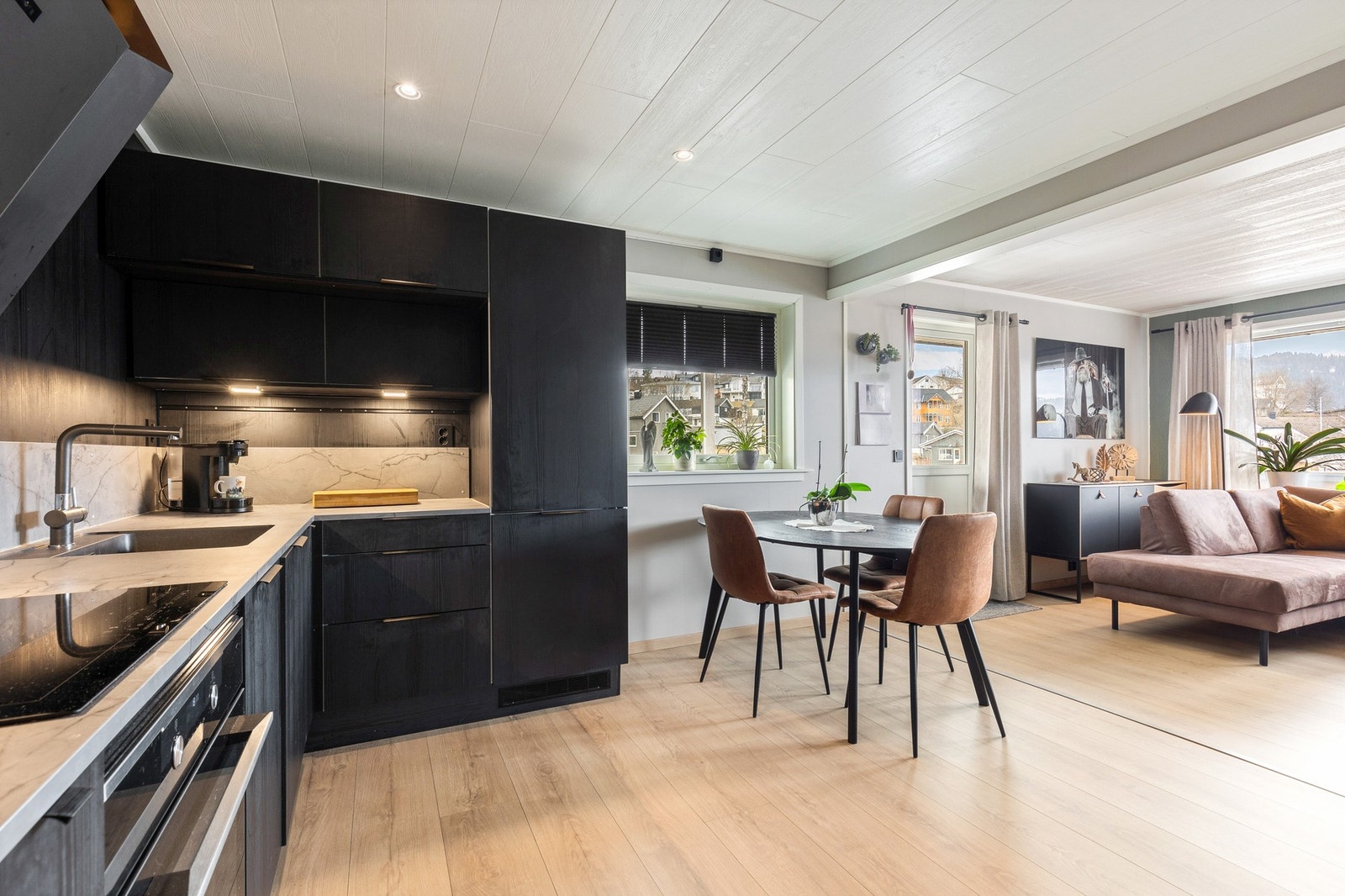 EIE eiendomsmegling har gleden av å presentere Granhåjen 10 - En lys og flott enebolig på Båsmo
Foto: Kathinka Herbst v/ Vaajmoe AS Galleribilde