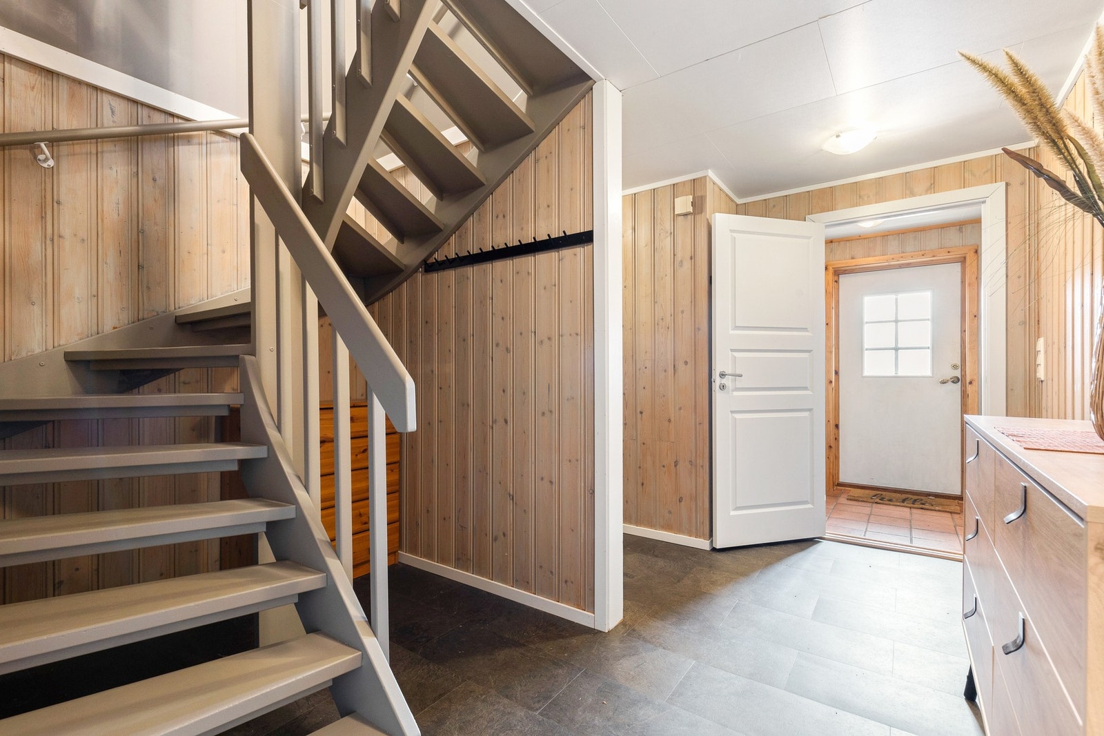 Vi tar turen ned til boligens sokkeletasjen Galleribilde