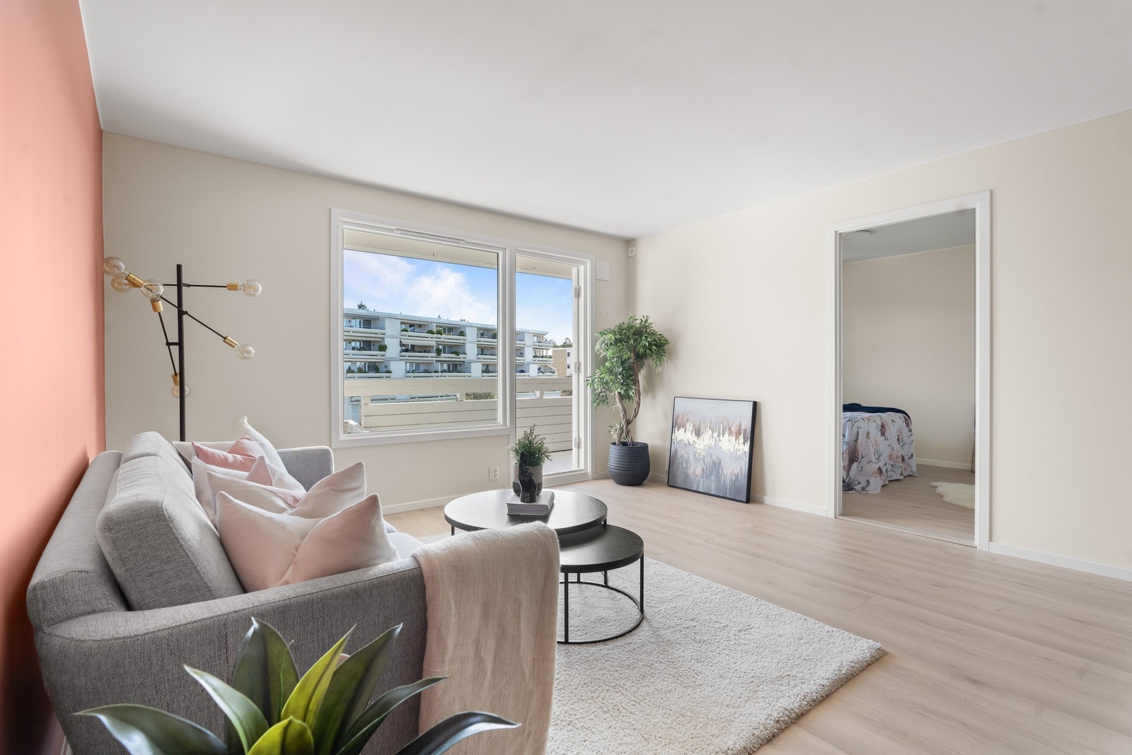 Fra stuen har du direkte adkomst til begge soverommene. Galleribilde