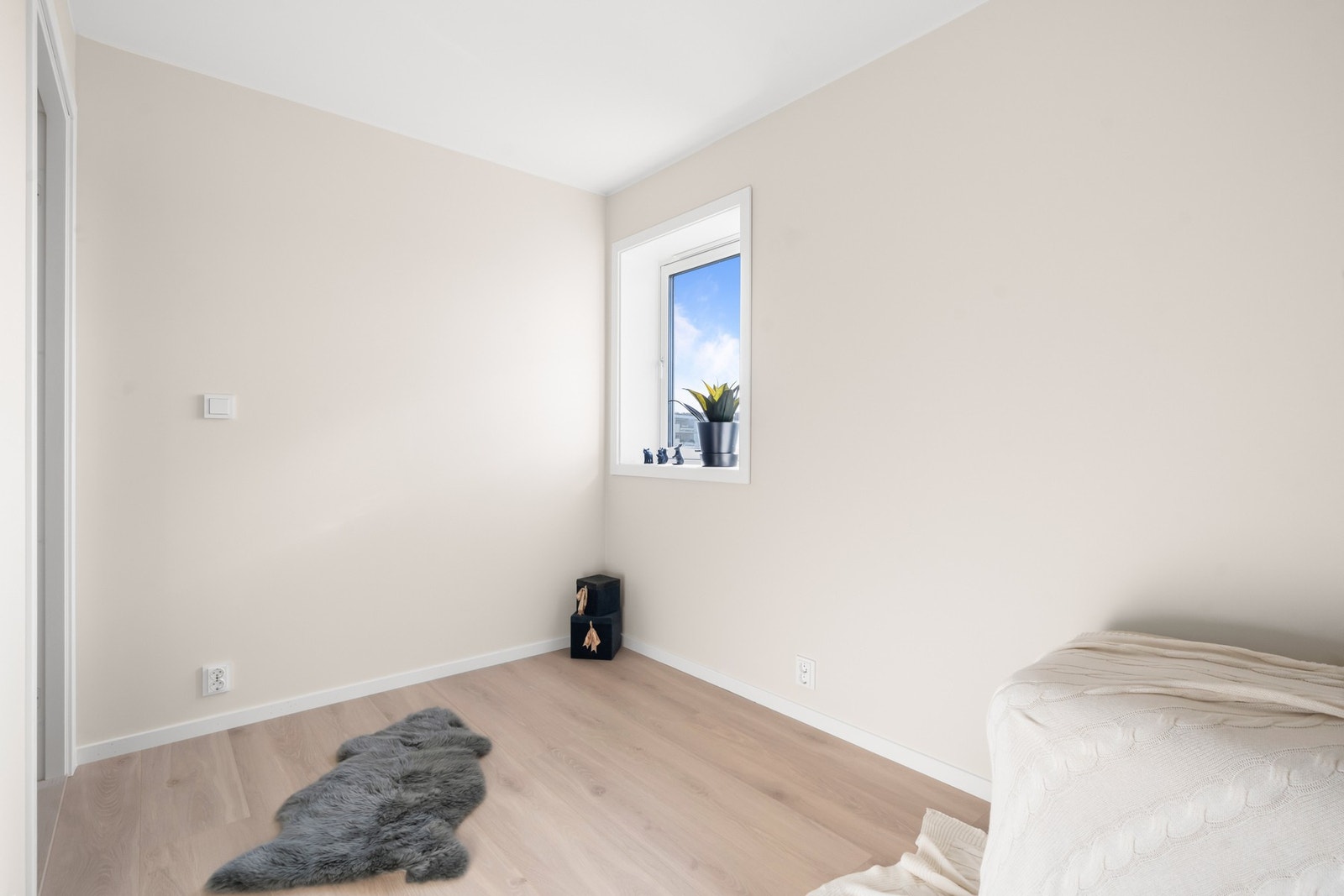 Soverommet er malt i lune og behagelige farger av moderne karakter. Galleribilde