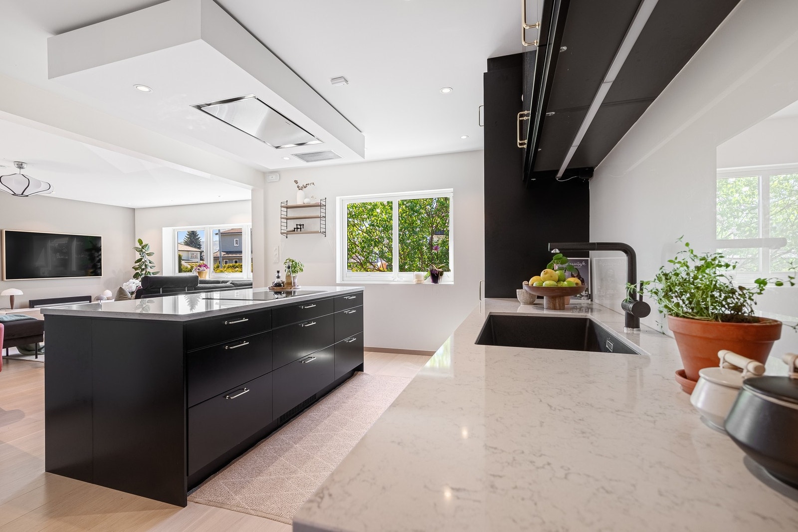 For ekstra sikkerhet er automatisk vannstopper og komfyrvakt installert. Galleribilde