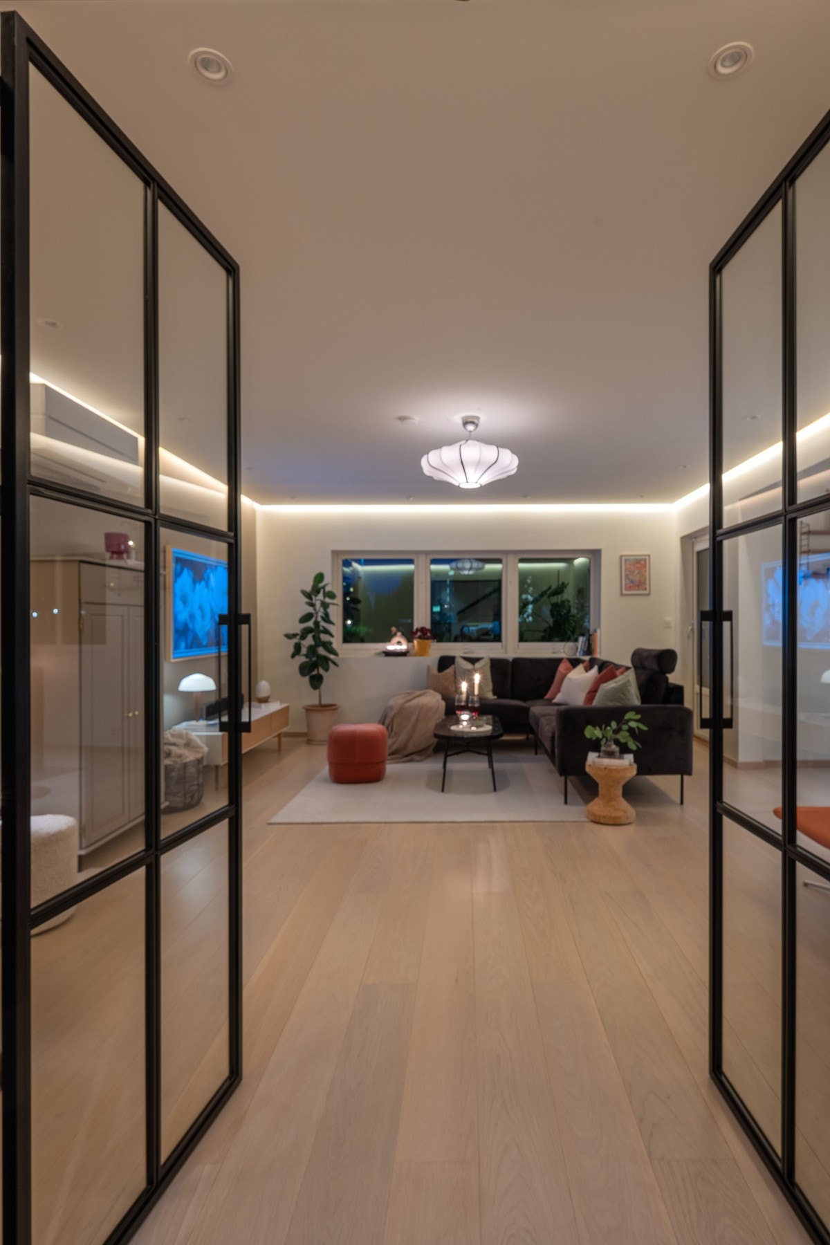 Stuen er hjertet i hjemmet, et sted hvor du kan slappe av, samle familie og venner, og nyte hyggelige øyeblikk. Galleribilde