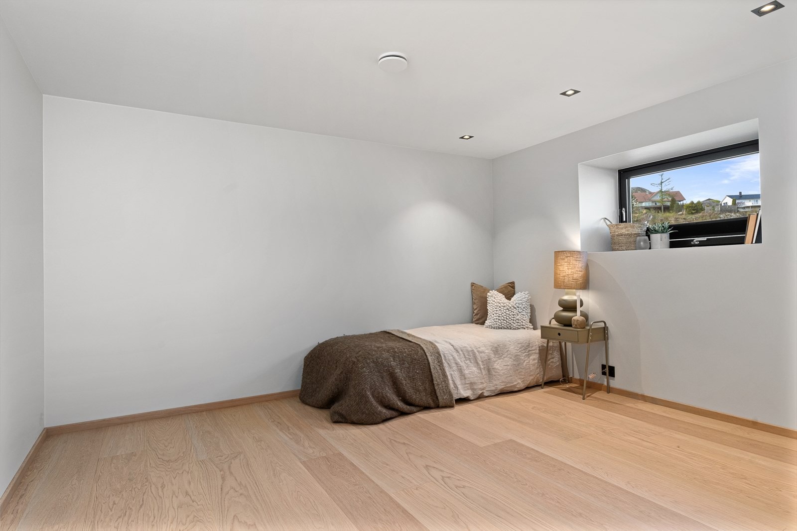 Soverom 3 kan møbleres etter behov, og passer ypperlig som barnerom, gjesterom eller kontor. Galleribilde