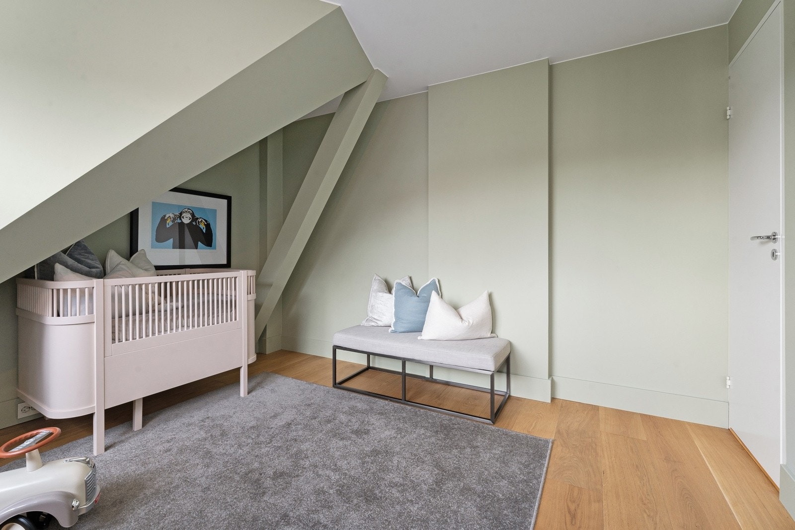 Rommet har tilgang til eget kott med god lagringsplass. Galleribilde