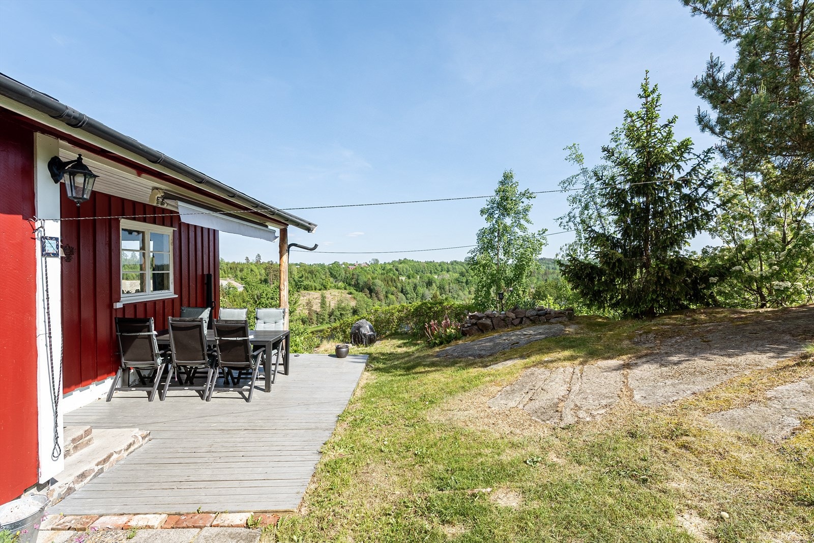 Det er en fin naturtomt rundt hytta Galleribilde