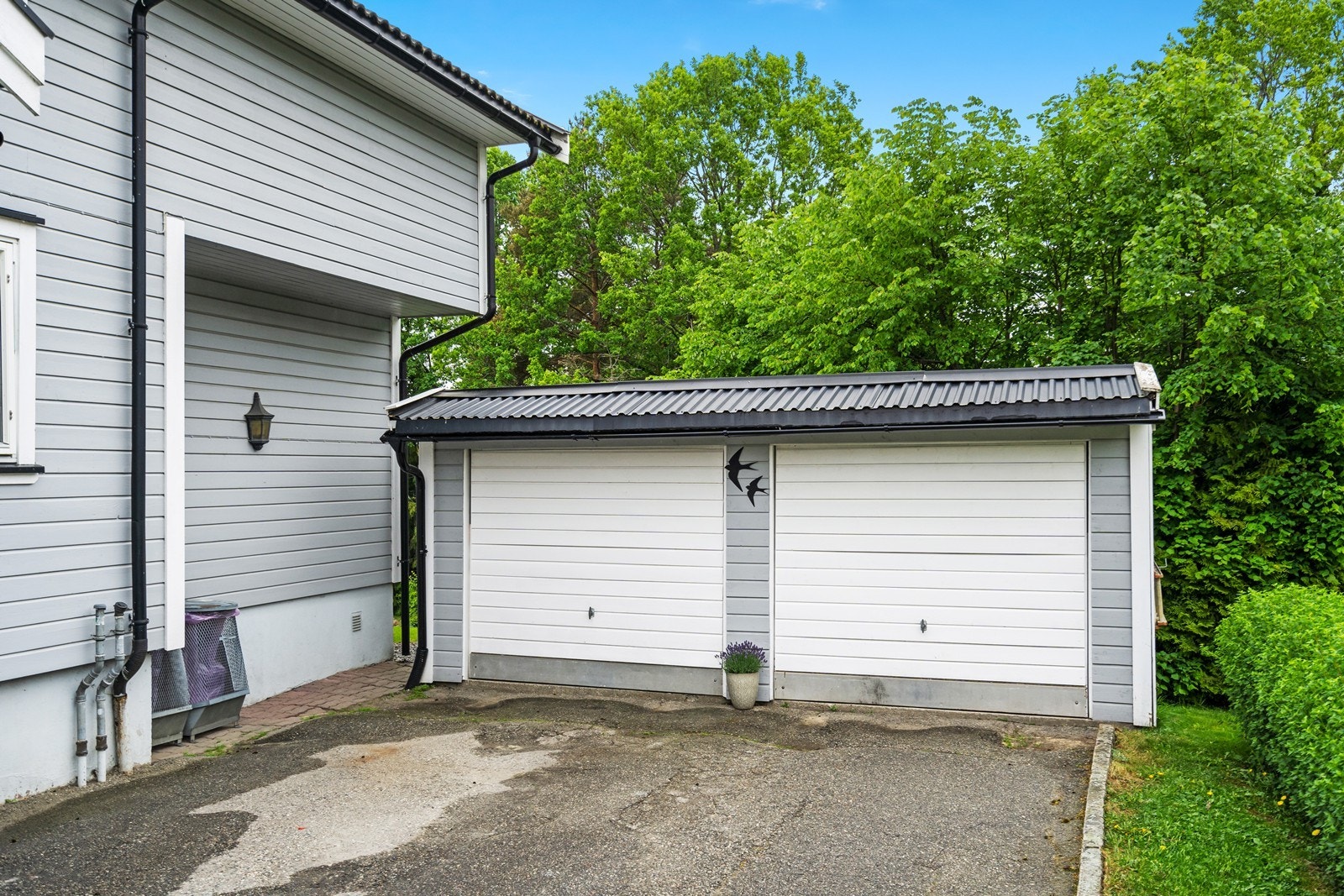 Dobbel garasje fra slutten av 70-tallet. Galleribilde