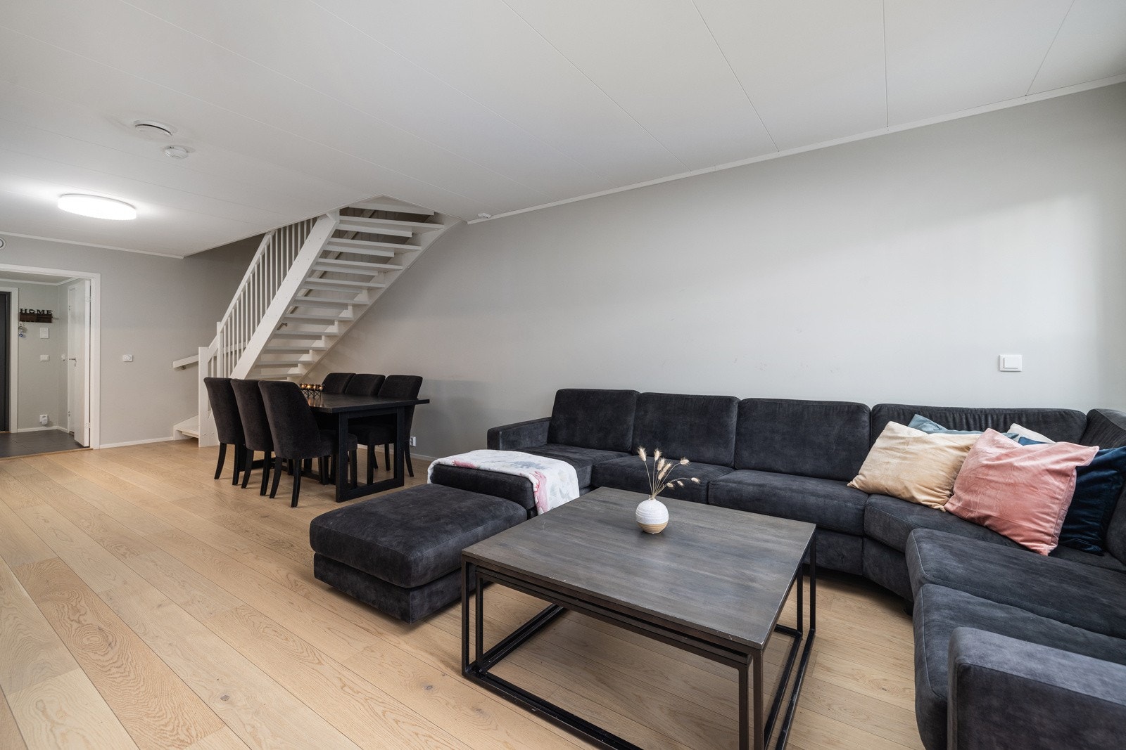 God plass til stue og spisestue Galleribilde