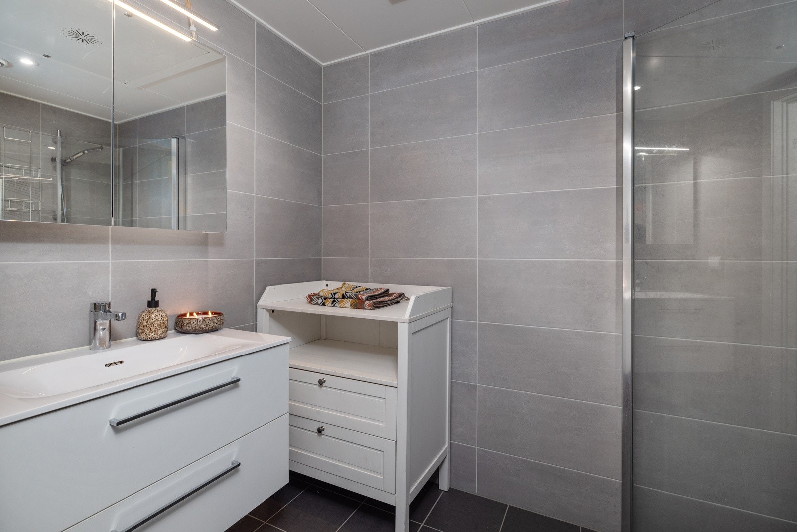 Flislagt baderom i 2. etasje ved soveromsavdelingen. Galleribilde