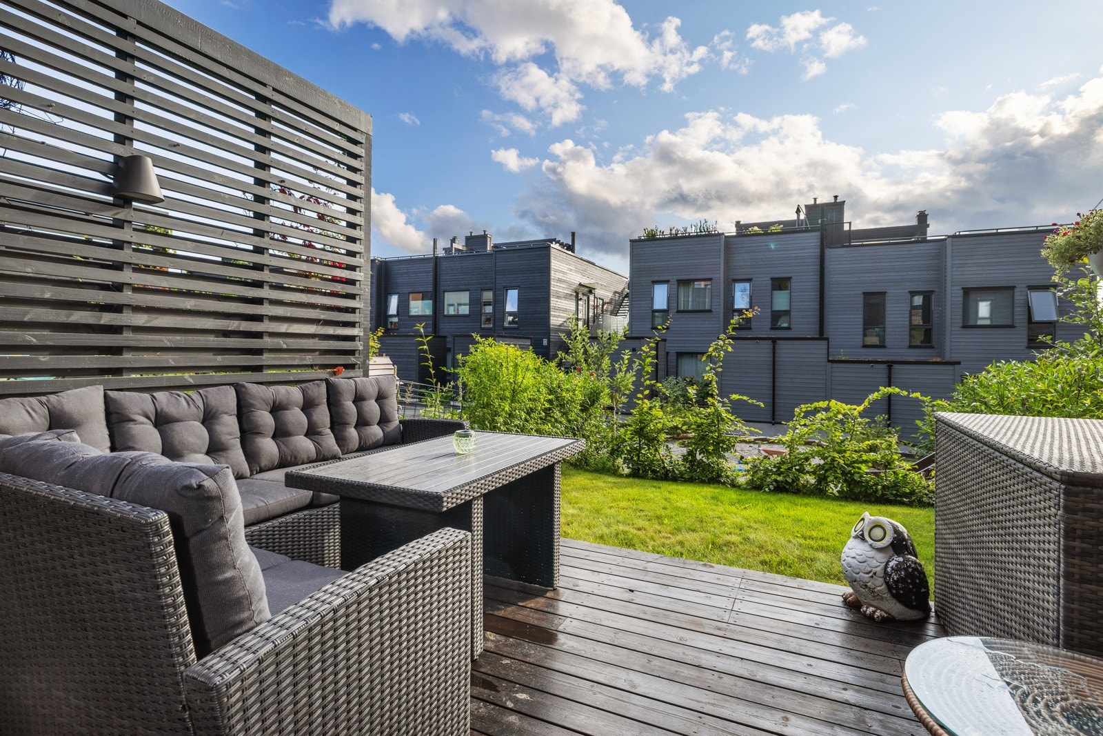 Fin, vestvendt terrasse med utsyn. Galleribilde