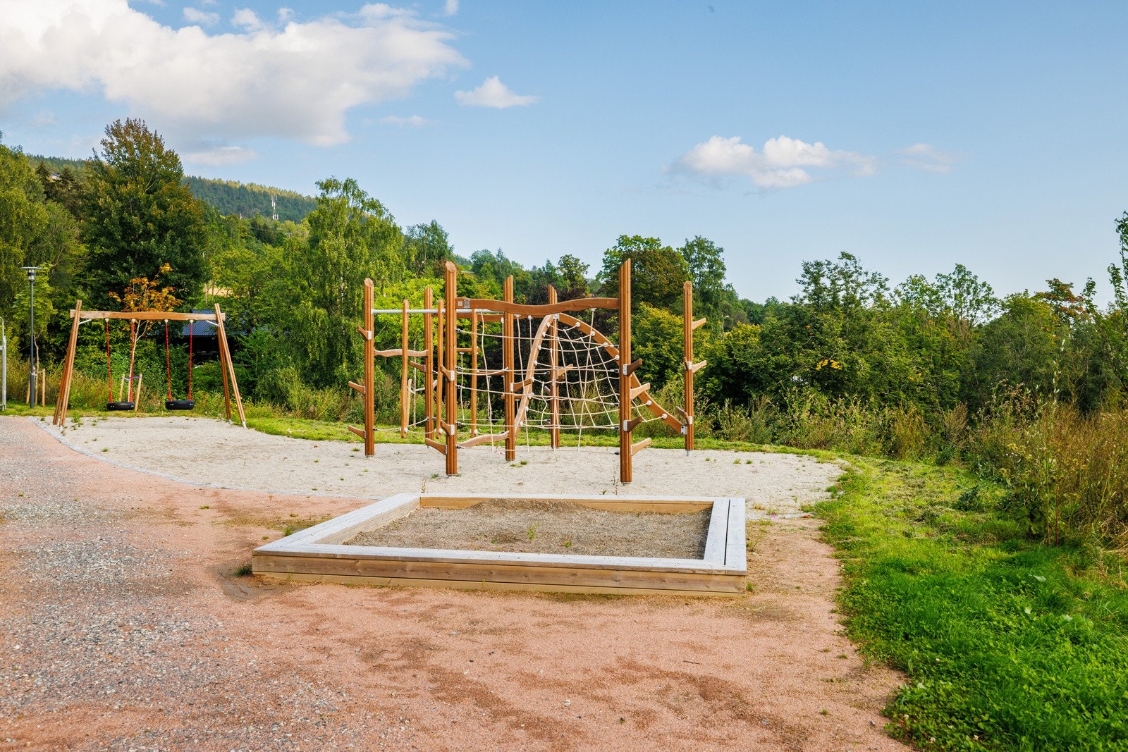 Felles lekeplass på sameiets tomt. Galleribilde