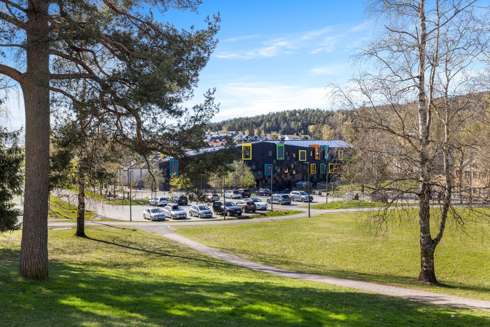 Boligen har 3 barnehager få minutters gange unna på bilfrie stier - Sletta, Kilden og Skauen. Beboerne har fortrinnsrett i Skauen barnehage Galleribilde