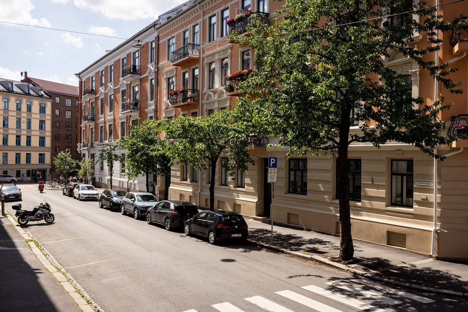 Frydenlundgata regnes som en av de mest attraktive gatene på St. Hanshaugen i Oslo, kjent for sin sjarmerende atmosfære og sentrale beliggenhet. Galleribilde