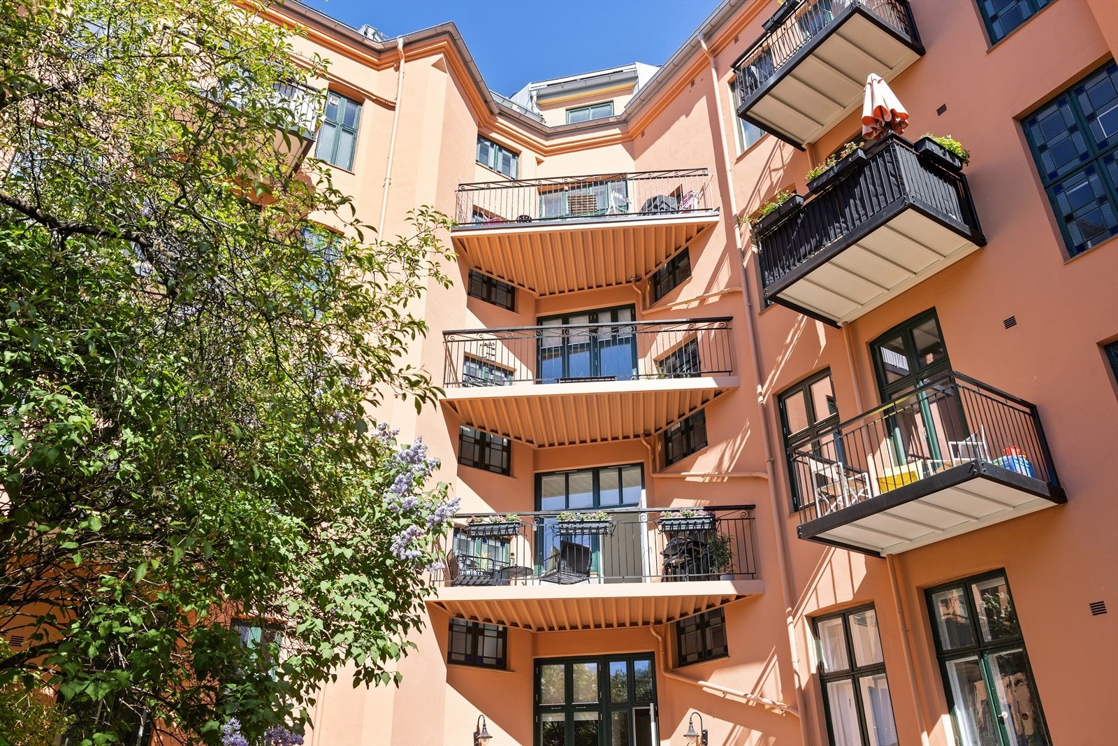 Fasaden på bygården gjennomgikk en totalrehabilitering i 2023. Galleribilde