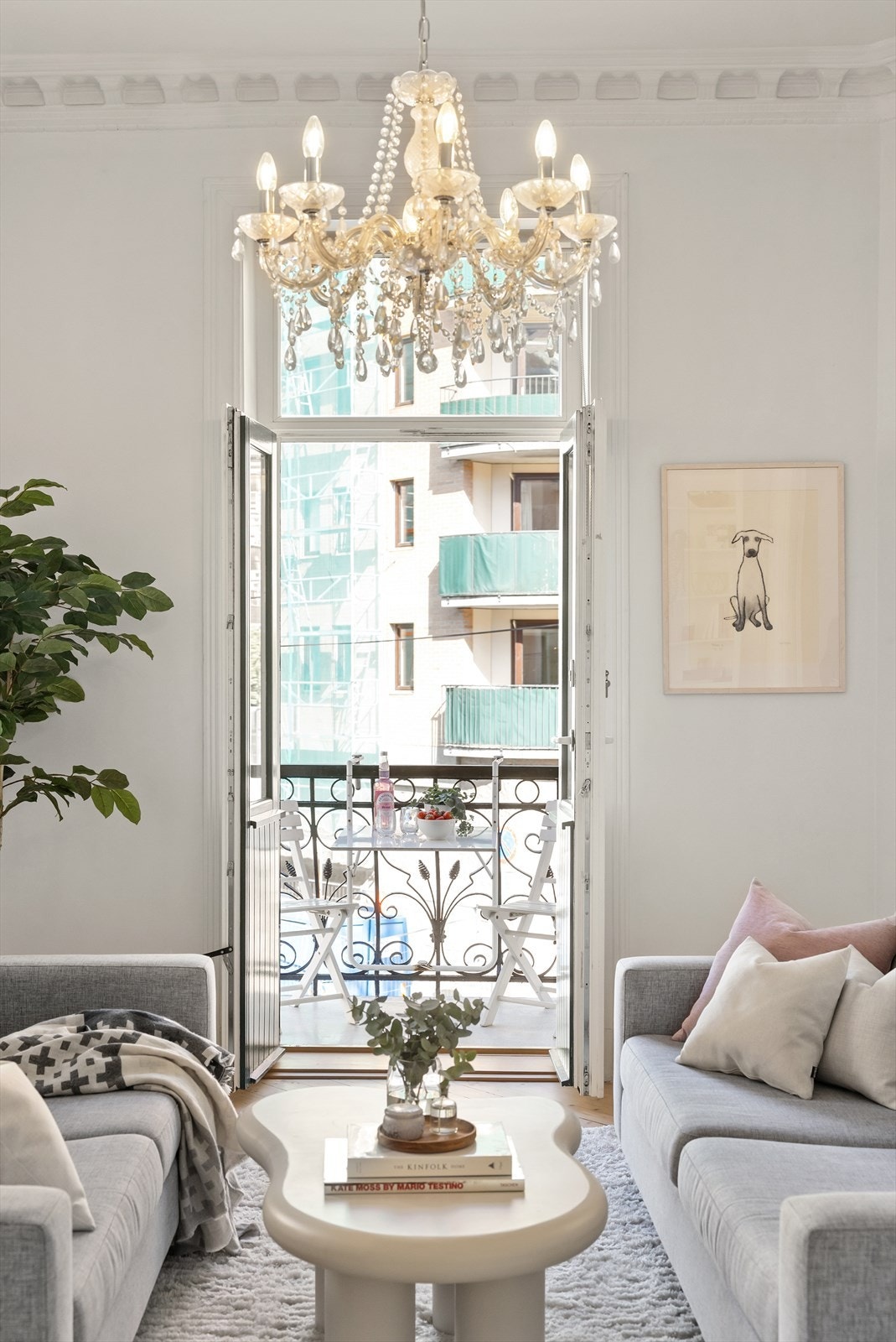 Fra stuen er det utgang til en sjarmerende balkong på ca. 2 kvm. Galleribilde