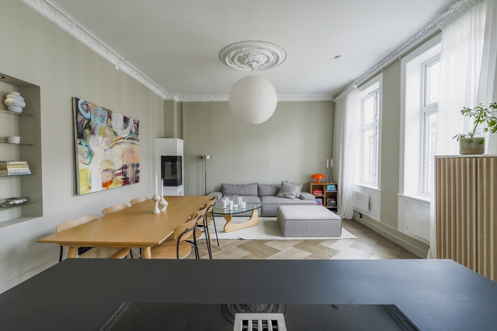 Leiligheten har en god takhøyde på 2,96 m. Galleribilde