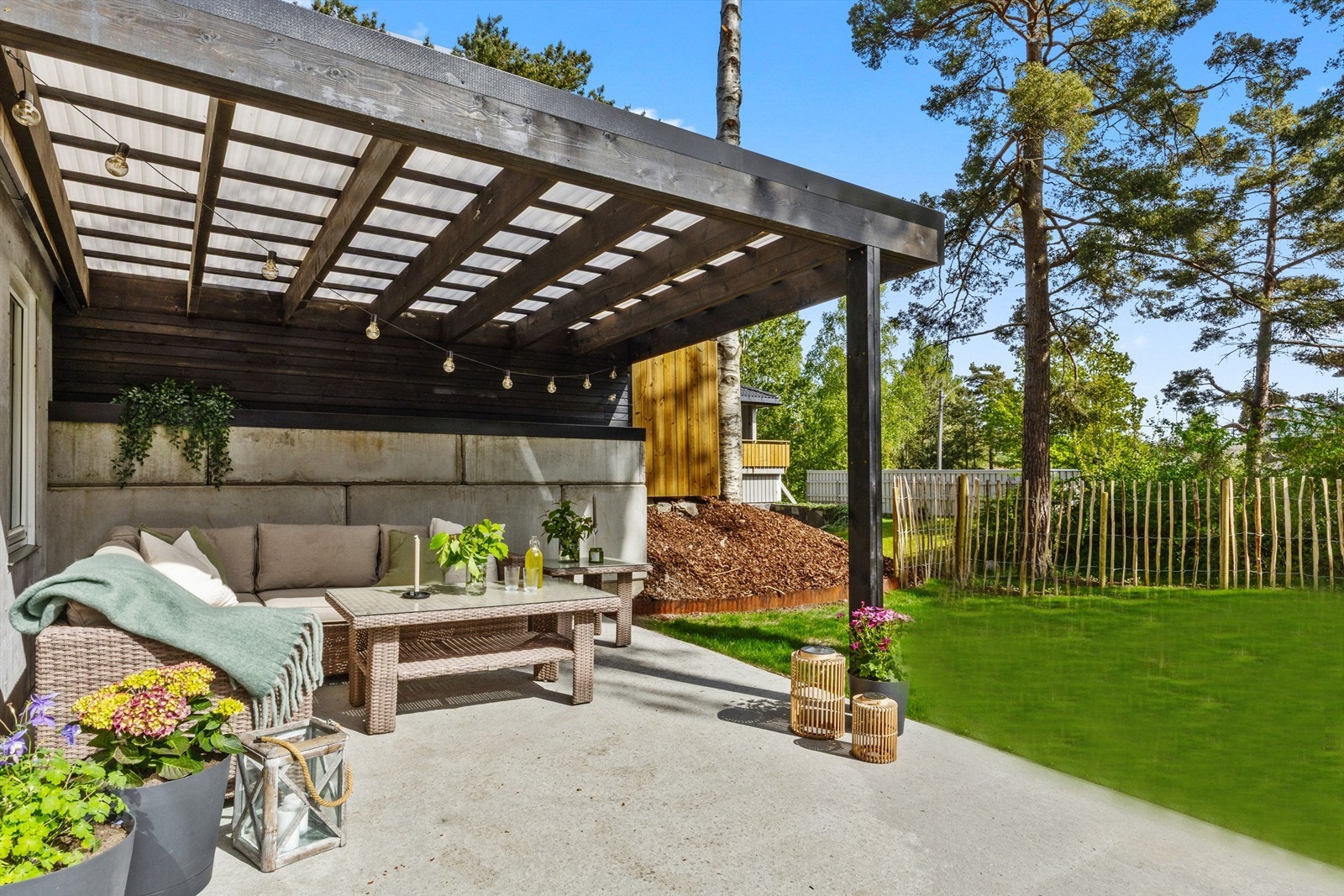 Velkommen til Bosmyrveien 22C - en lekker totalrenovert sokkelleilighet med carport og hage sentralt beliggende i Vågsbygd. Galleribilde