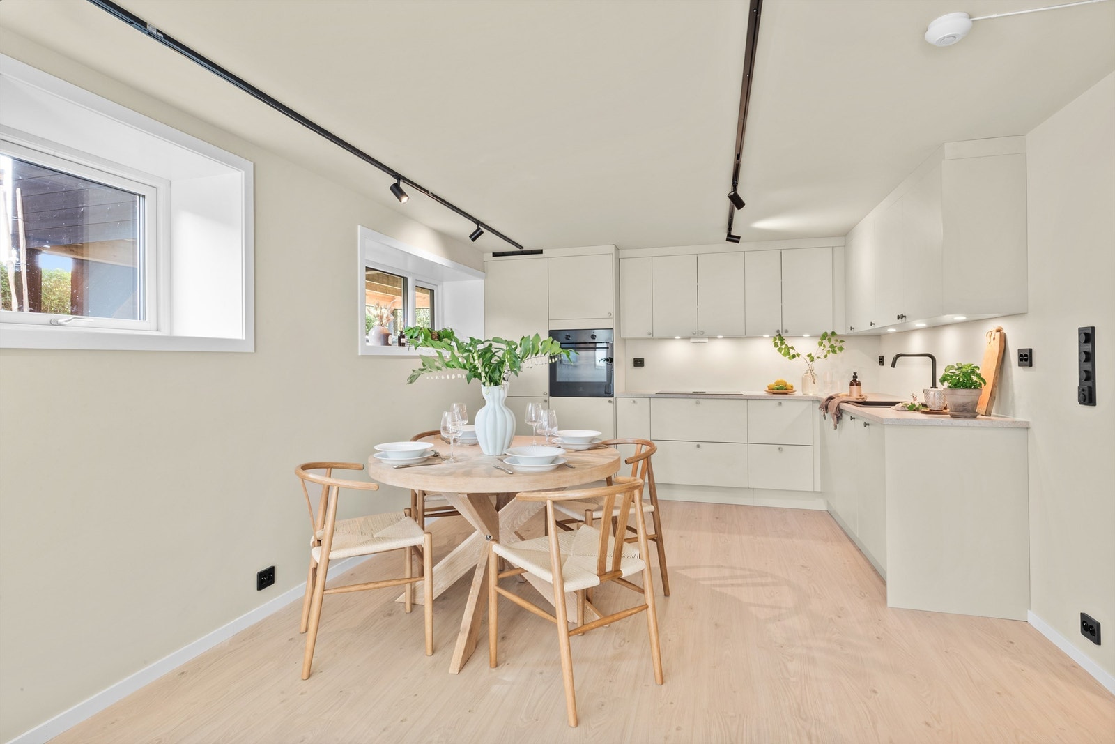 Her er det god plass til hyggelige middager og gode samtaler rundt middagsbordet. Galleribilde