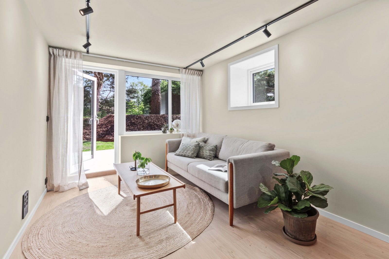 Det er også plass til sofagruppe, tv-seksjon og tilhørende møblement. Galleribilde