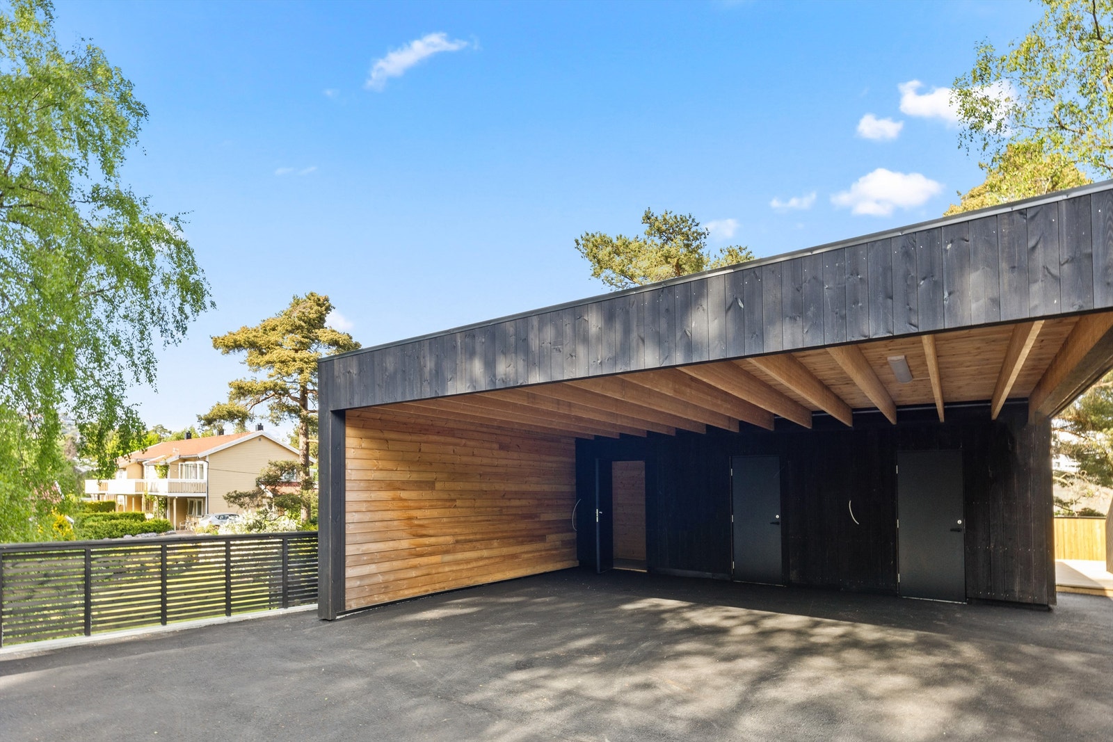 Carport som medfølger. Galleribilde