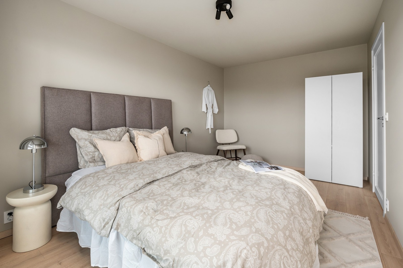 3 av soverommene ligger i sokkeletasje. Galleribilde