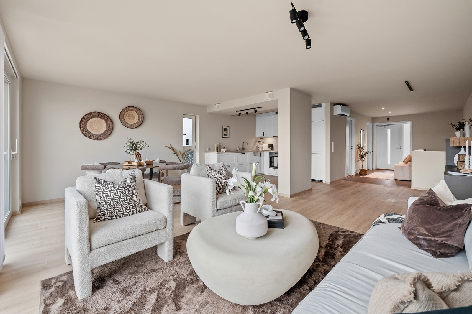 Velkommen til Grønbergssvingen 66 B! Moderne halvpart fra 2023 med flott beliggenhet på Sveberg, i populære Grønbergssvingen. Galleribilde