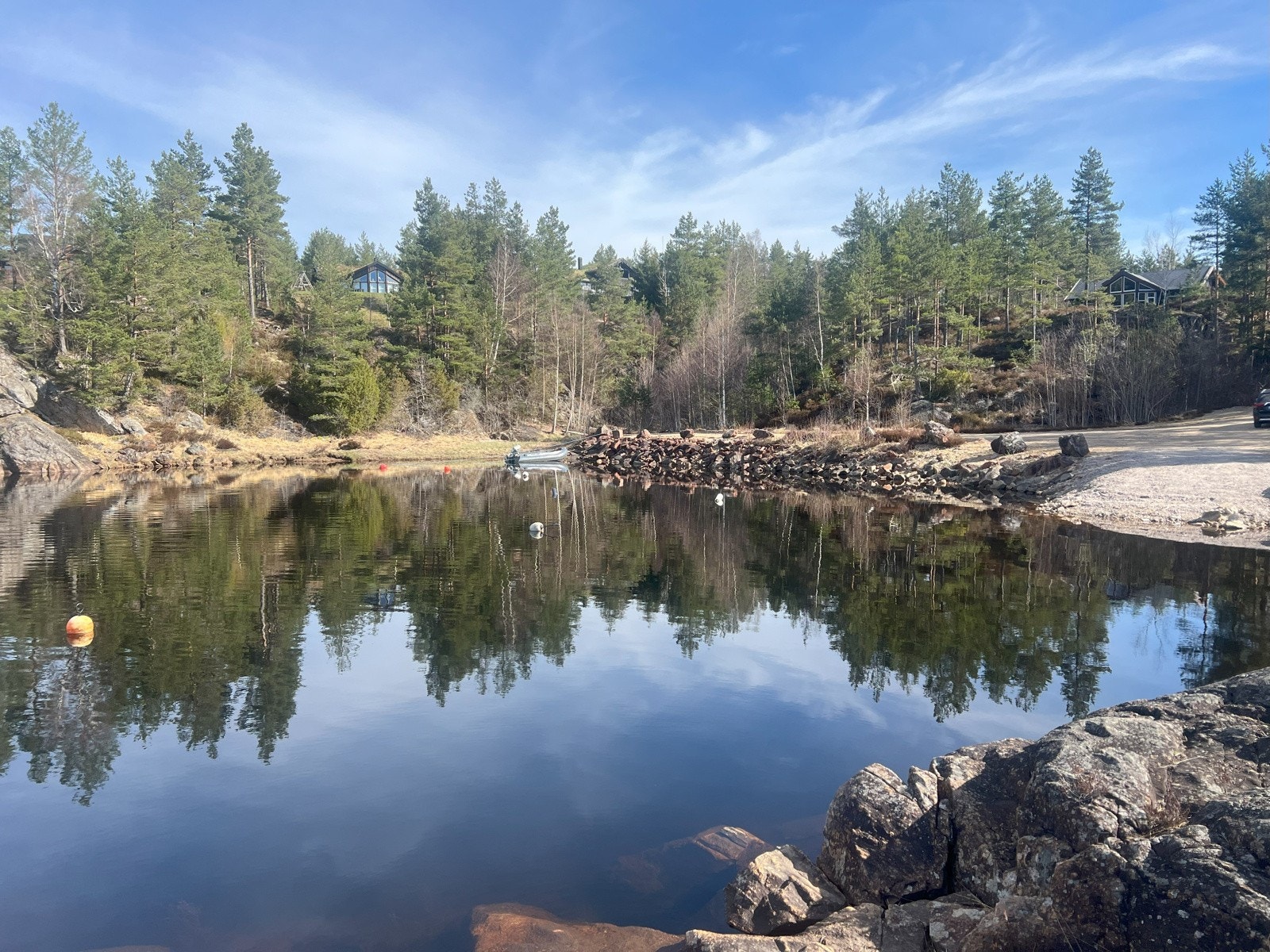 Fint å bade.....fint å ha båt.... Galleribilde