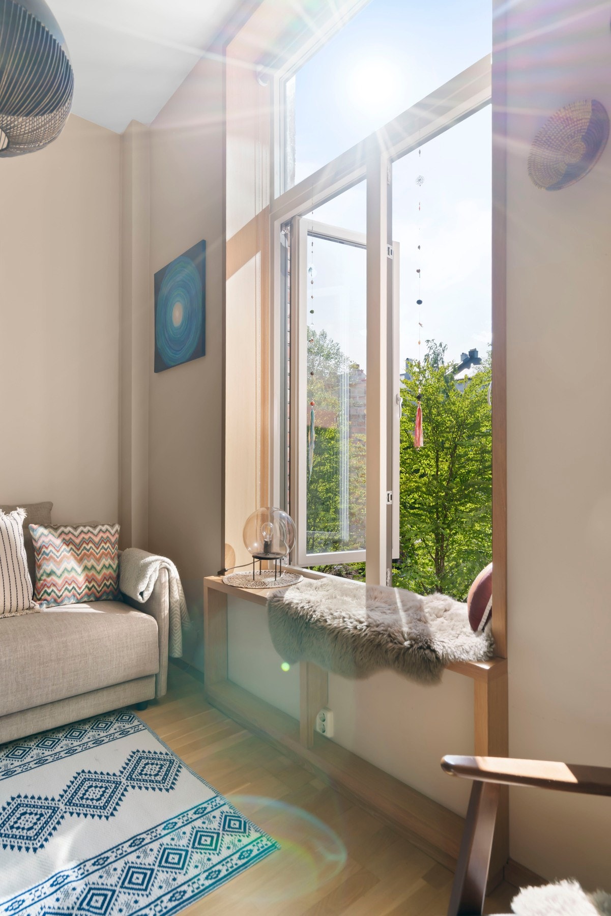 Nye vinduer i 2021. Måltilpasset rullegardin fra samme år. Galleribilde