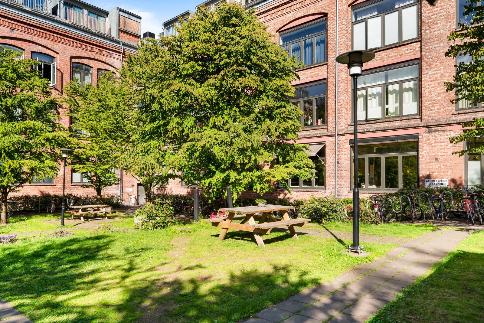 Flott og koselig opparbeidet indre gårdsrom. Galleribilde