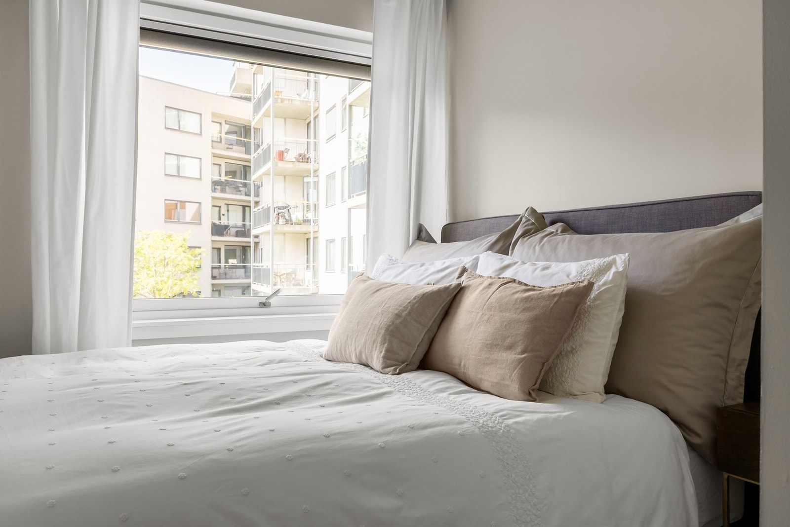 Soverom 2 vender mot stille, indre gård. Galleribilde