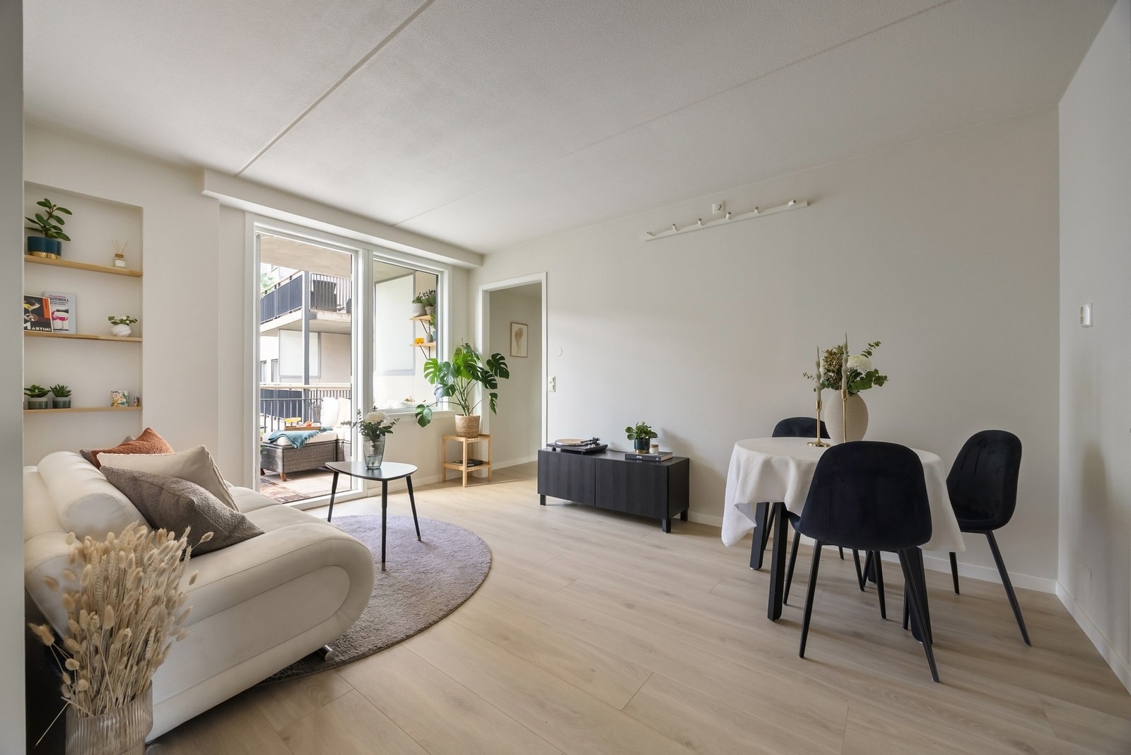 Leiligheten har en meget fin planløsning, med god arealfordeling og naturlige soneinndelinger. Galleribilde