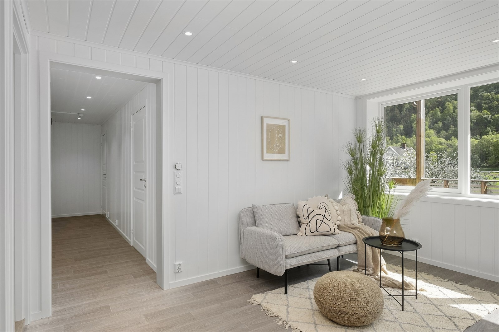 Lyse og innbydande overflater gir eit moderne uttrykk. Galleribilde