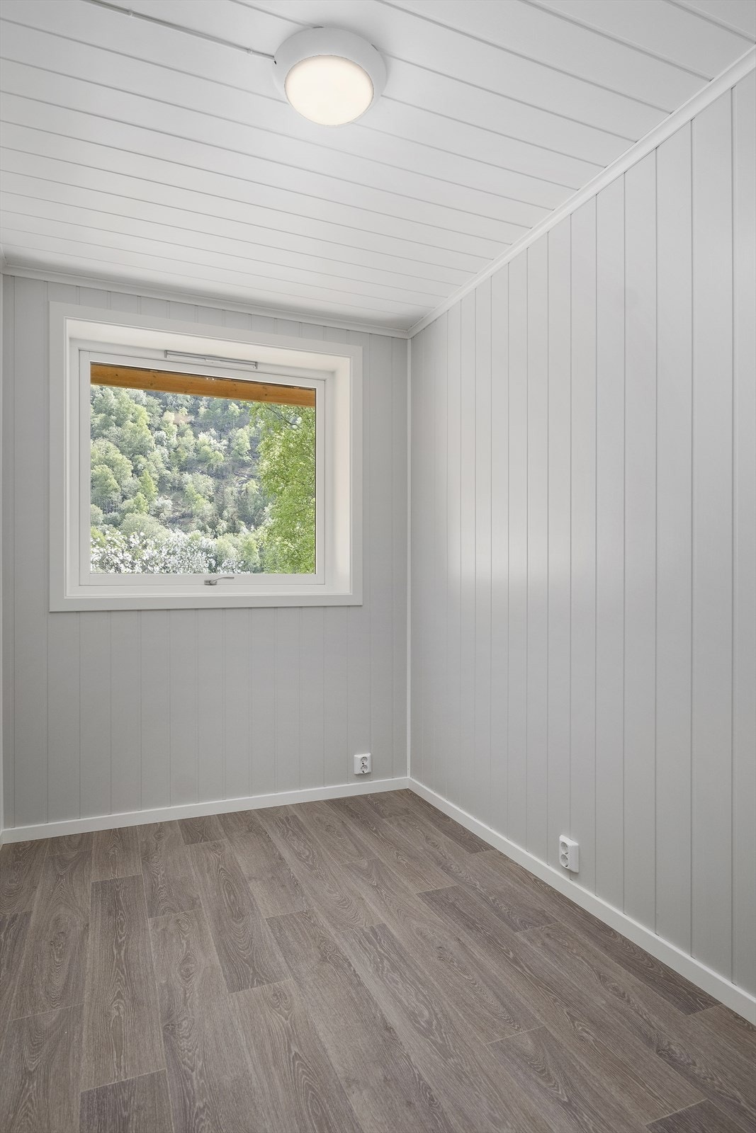 Soverom nr 2 kan fint nyttast som gjesterom eller kontor. Galleribilde