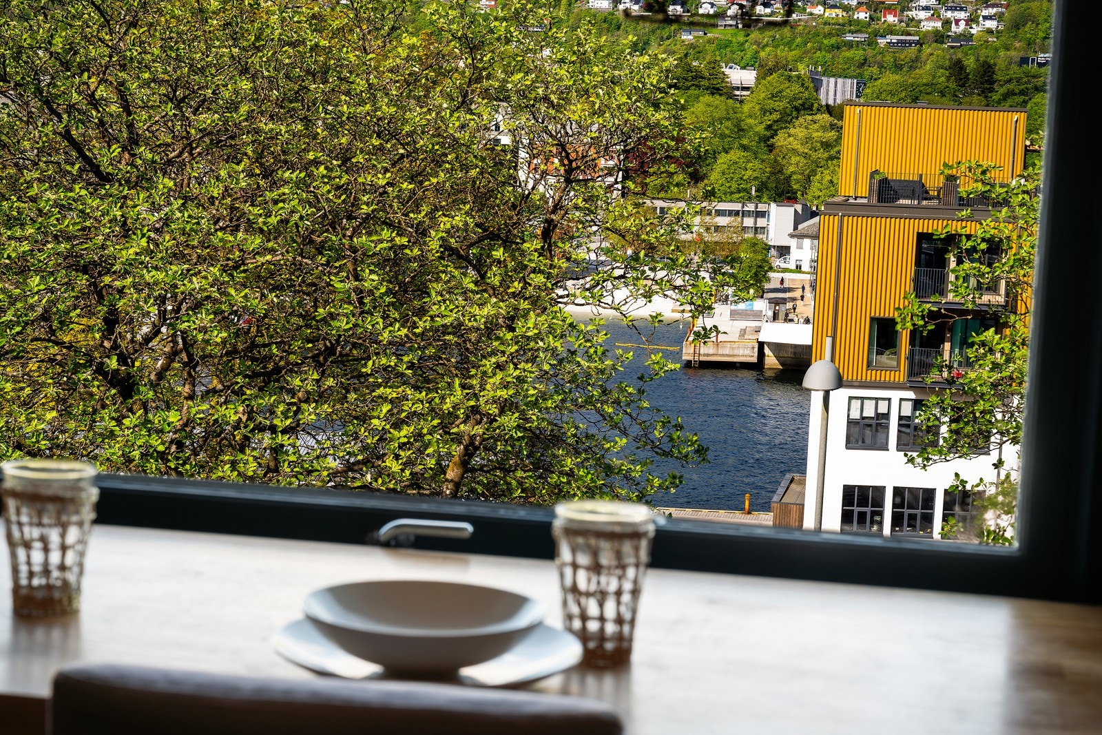 - Utsikt fra spiseplass på kjøkken - Galleribilde