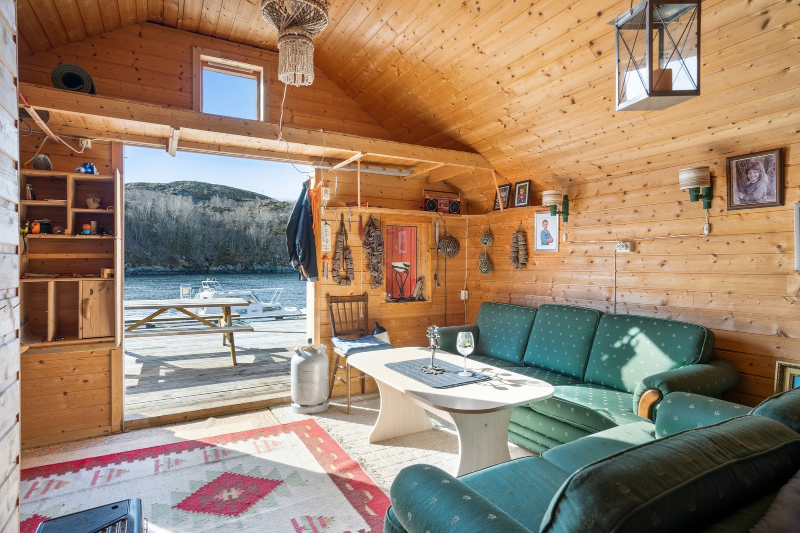 Naustet er på 35 kvm. - Flott plass å samle venner eller familien Galleribilde