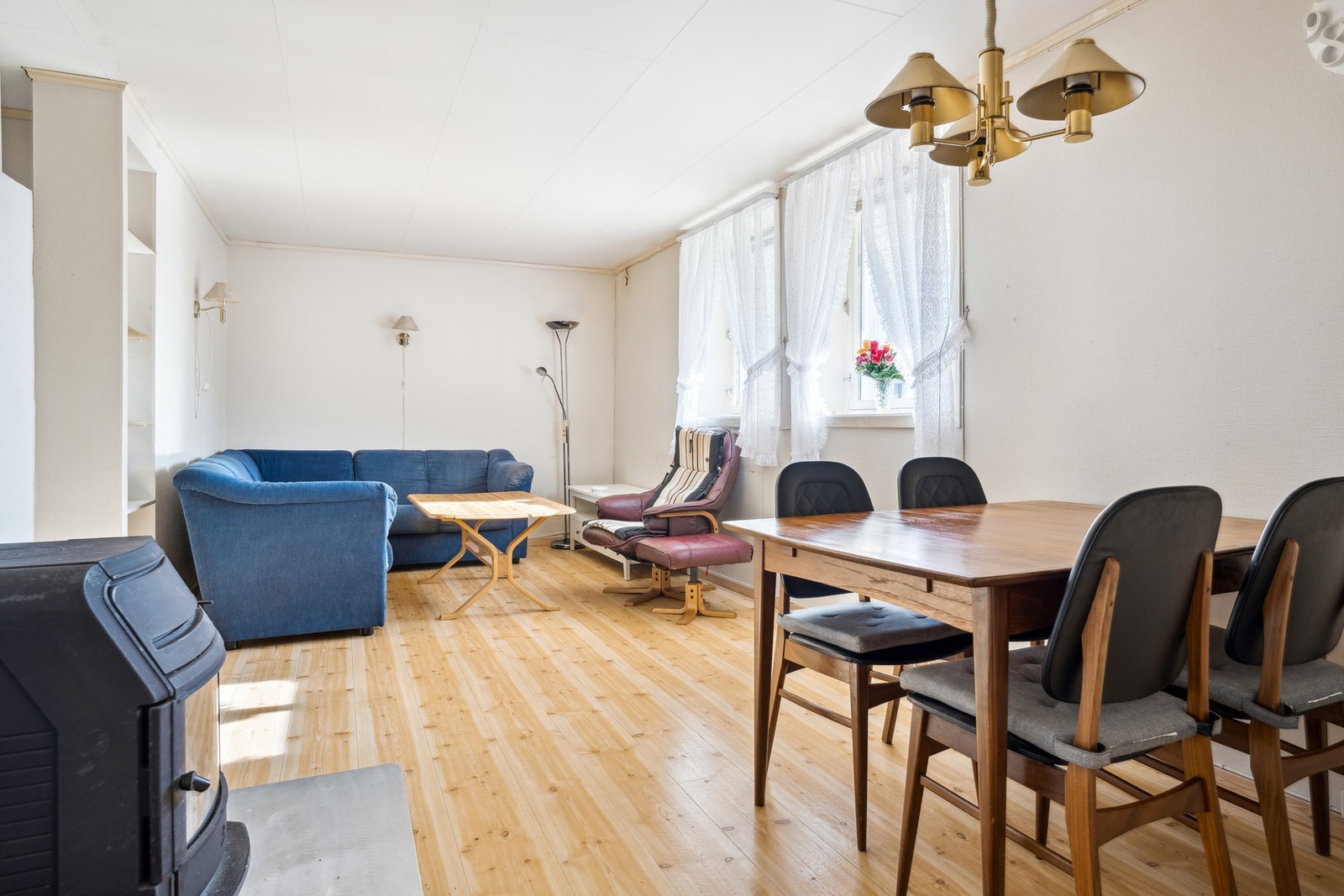 Stue - Vi gjør oppmerksom på at rommet er byggemeldt som bod. Kjøper overtar ansvar risiko og konsekvens knyttet til dette Galleribilde