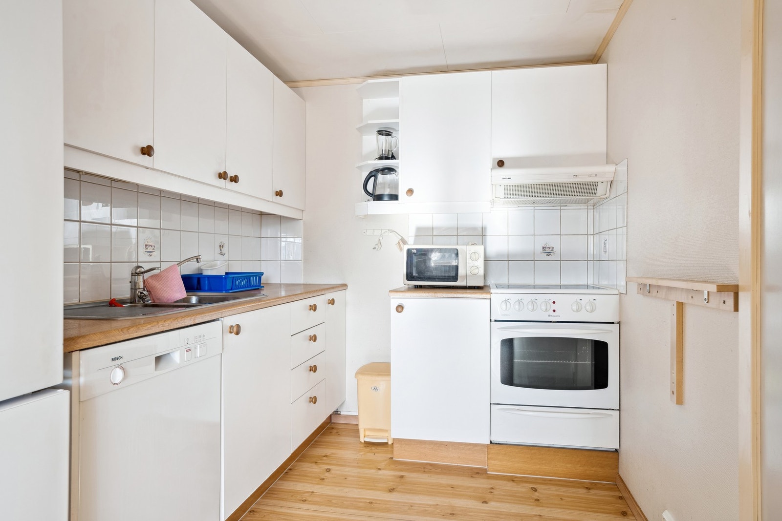 Kjøkken - Vi gjør oppmerksom på at rommet er byggemeldt som tørk. Kjøper overtar ansvar risiko og konsekvens knyttet til dette Galleribilde